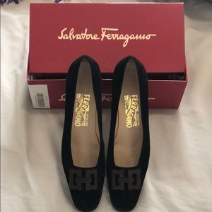 Vintage Ferragamo kitten heels